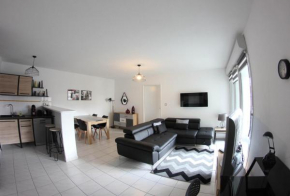 Bel appart T2,calme et lumineux, climatisé avec balcon, proche du centre ville avec parking privé